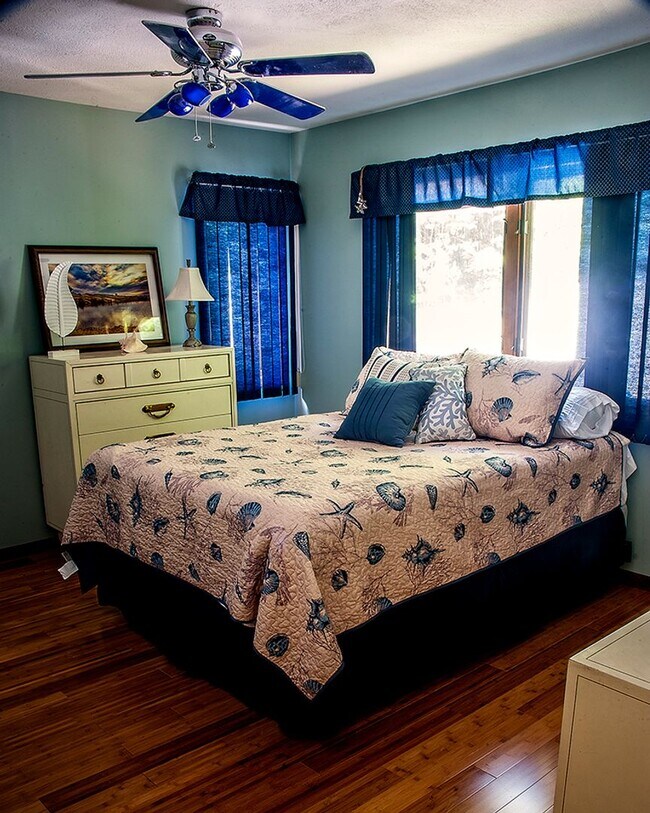 Building Photo - Epic Retreat! Fully Furnished Fall/Winter ...