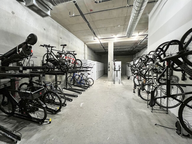 Building Photo - 719 Larkin St