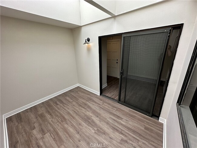 Building Photo - 119 S Glassell St