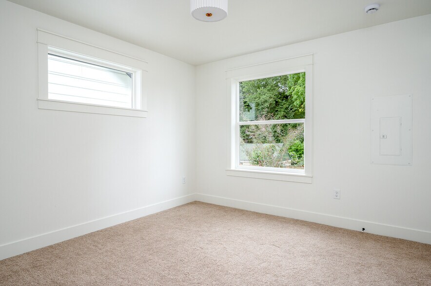 Building Photo - 4103 SE Olsen St