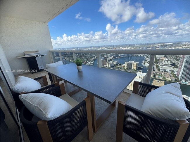 Building Photo - 1830 S Ocean Dr