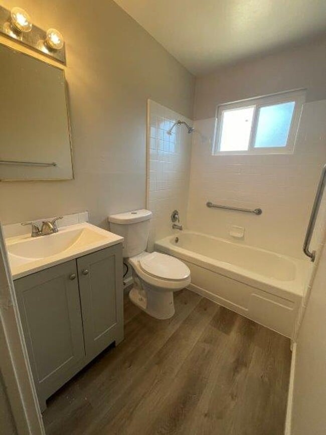 Building Photo - 2 Bedroom Walking Distance to Mather Air Force Base