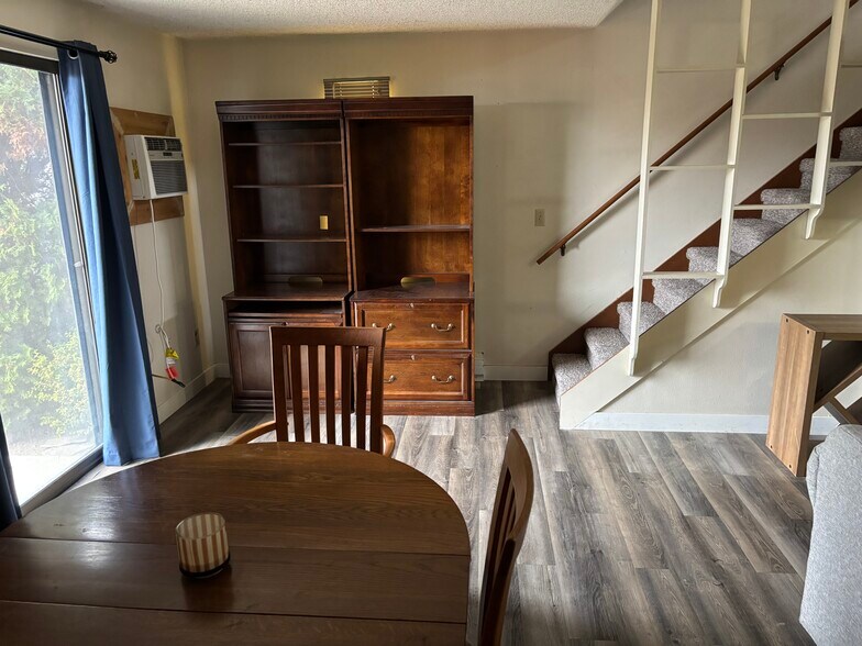 Building Photo - 4013 Mountainview Ave