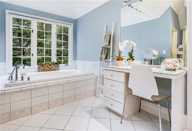 Building Photo - 4224 E Conway Dr NW