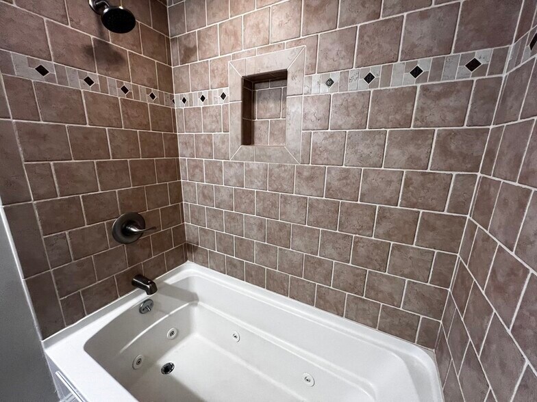 Building Photo - 10 Symmes St