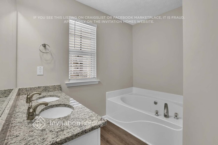 Building Photo - 4904 Heritage Cir