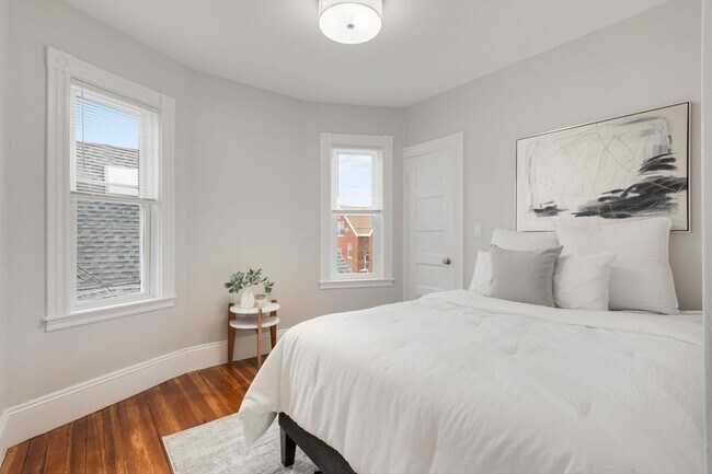 Building Photo - 38 Dorset St