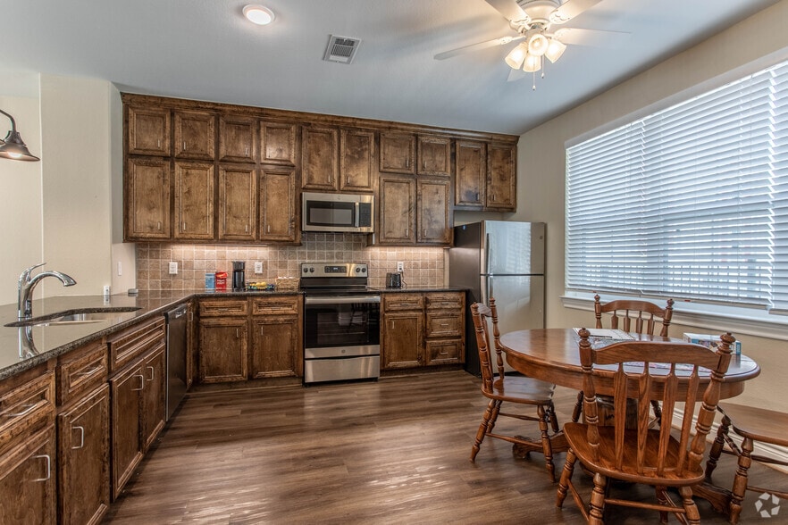 Huntsville Village Apartments 3614 Boettcher Dr Huntsville TX 77340