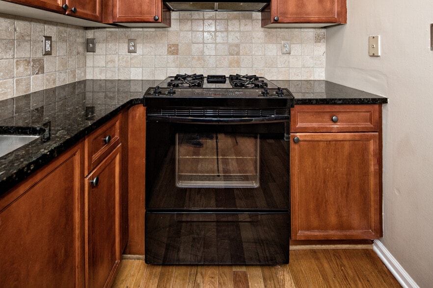 Building Photo - 4248 River Green Dr NW
