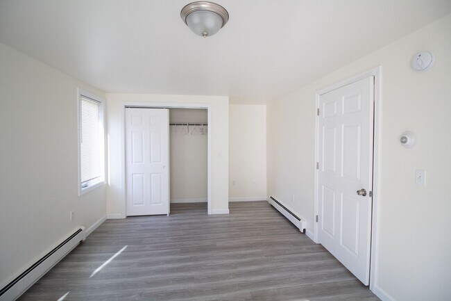 Building Photo - 119 Hicks Ave