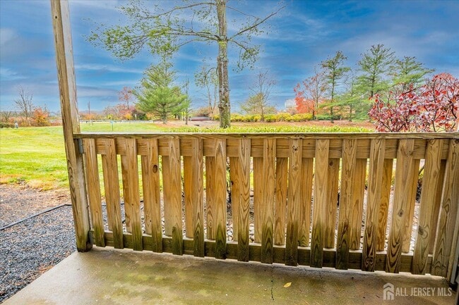 Building Photo - 211 Ravens Crest Dr