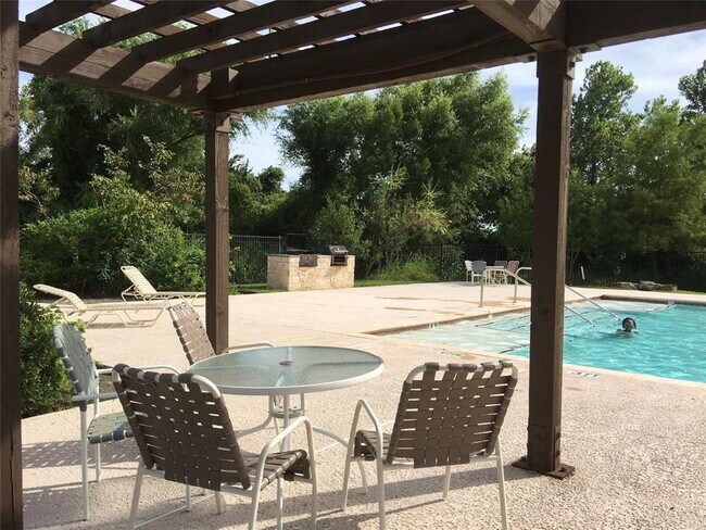 Building Photo - 1008 Forest Meadow Ct