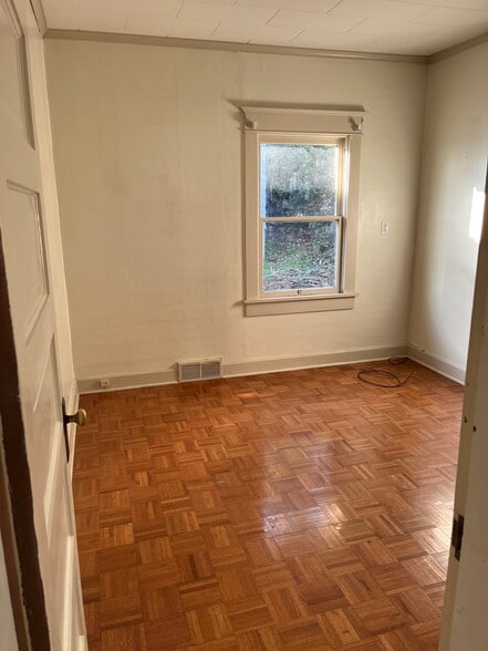 Bedroom /Office - 657 Florence Ave
