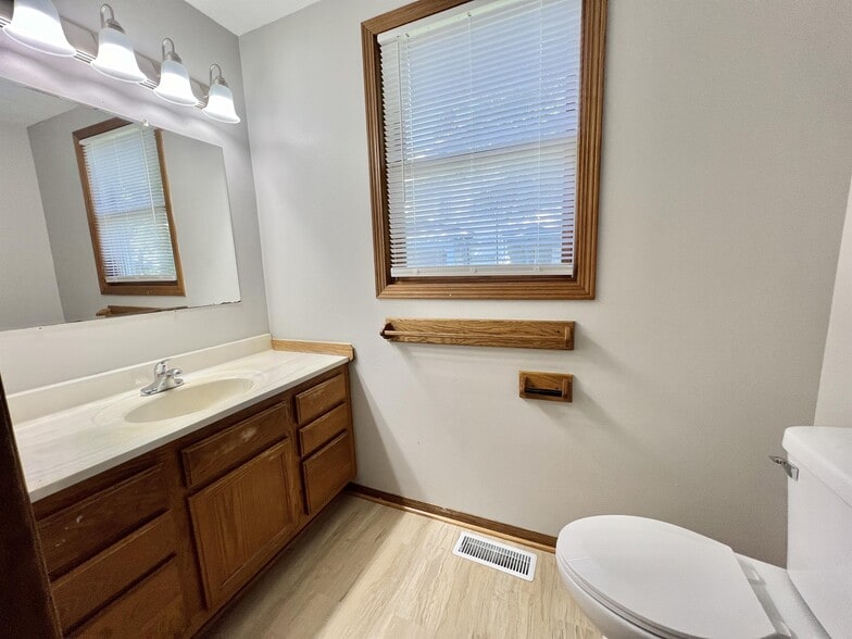 Building Photo - 167 S Jackson St