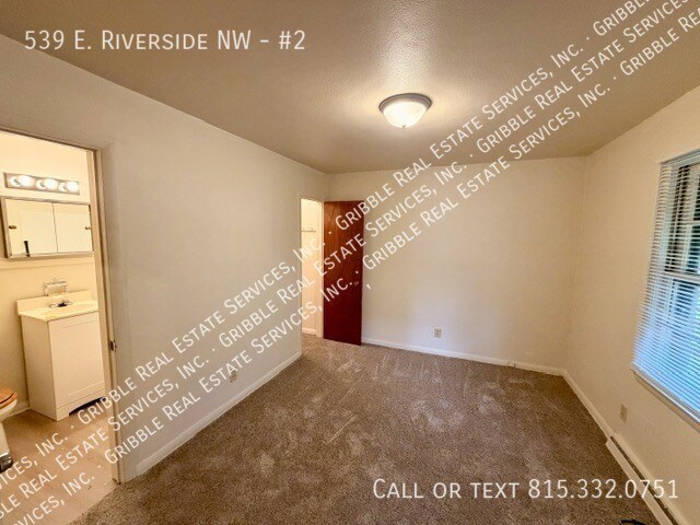 Building Photo - 539 E Riverside Blvd