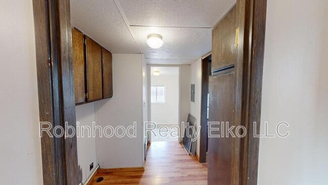 Building Photo - 417 Brent Ln