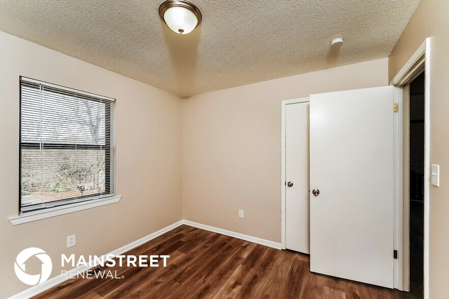 Building Photo - 5837 Willow Ridge Rd