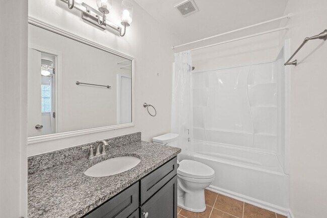 Building Photo - West Point Home - Minutes from IOP!