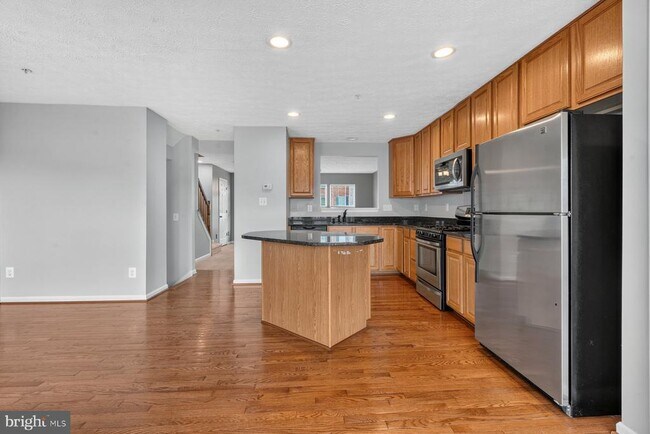 Building Photo - 711 Wineberry Way