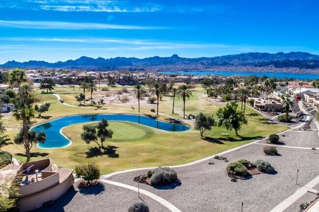 Building Photo - Charming Golf Course Condo for Rent – Residential Estates