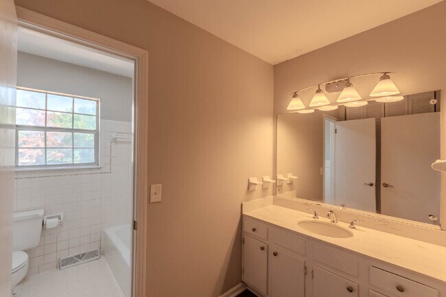 Building Photo - 3123 McGavock Pk