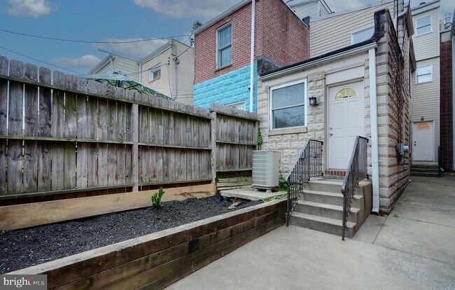 Building Photo - 2343 Eastern Ave