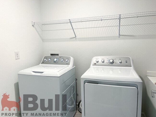 Building Photo - 5030 Four Strand Ct