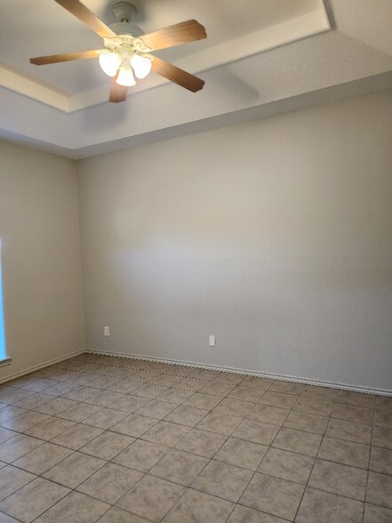 Building Photo - 607 Buena Vista Dr