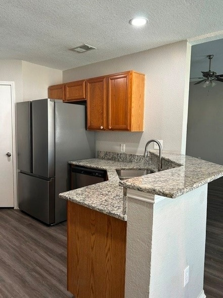 Building Photo - 1012 High Crest Dr