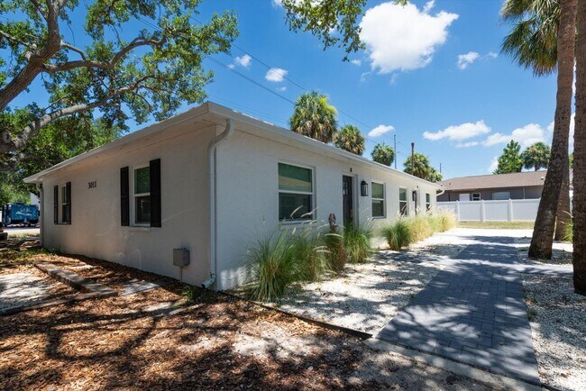 Building Photo - 3009 W Binnicker Ave