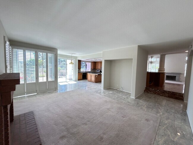 Building Photo - 8132 E Hillsdale Dr