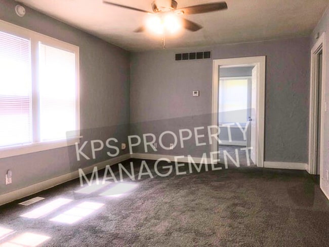 Building Photo - 833 S Green St