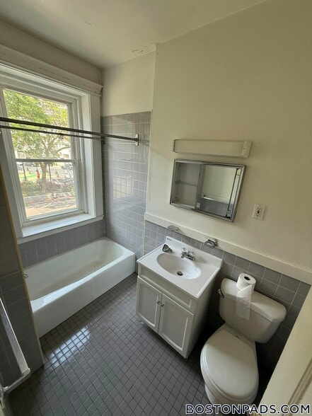 Building Photo - 28 Westland Ave