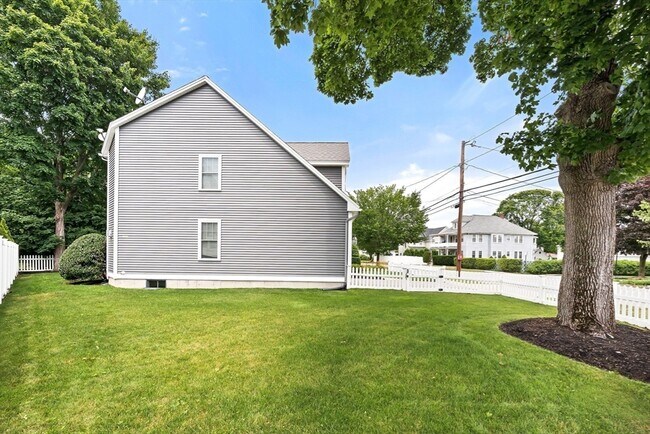 Building Photo - 46 Loring Ave