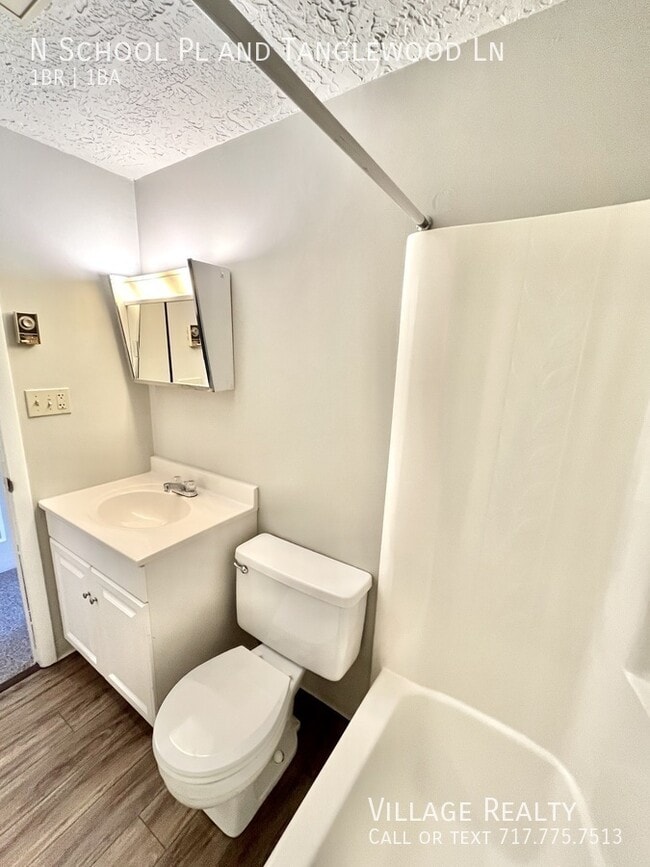 Building Photo - 323 N School Pl