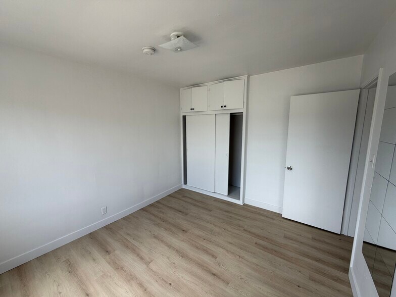 Building Photo - 478 S San Vicente Blvd