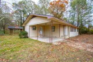 Building Photo - Charming 3-Bedroom Home on a Spacious Lot ...