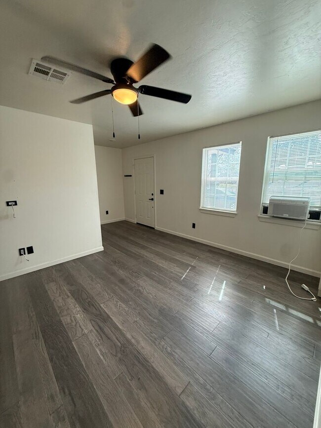 Building Photo - 4200 NW 15th St