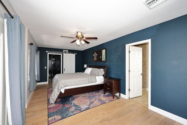Building Photo - 3413 N 16th Dr