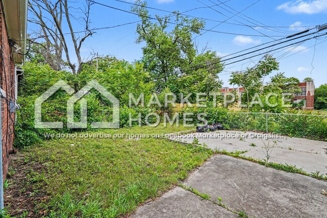 Building Photo - 15710 Northlawn St