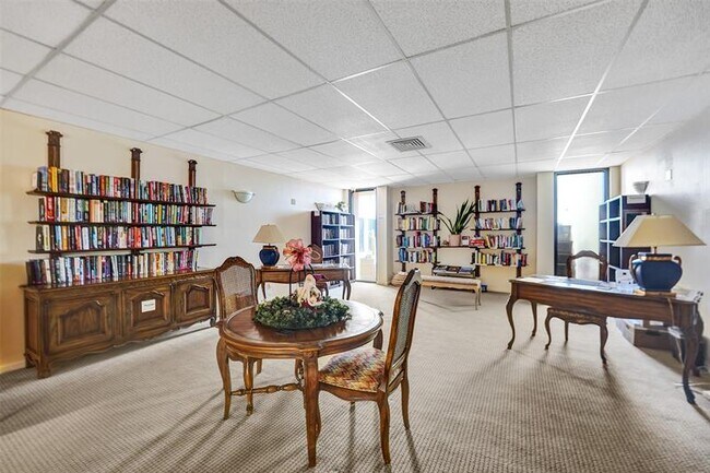 Building Photo - 1149 Hillsboro Mile