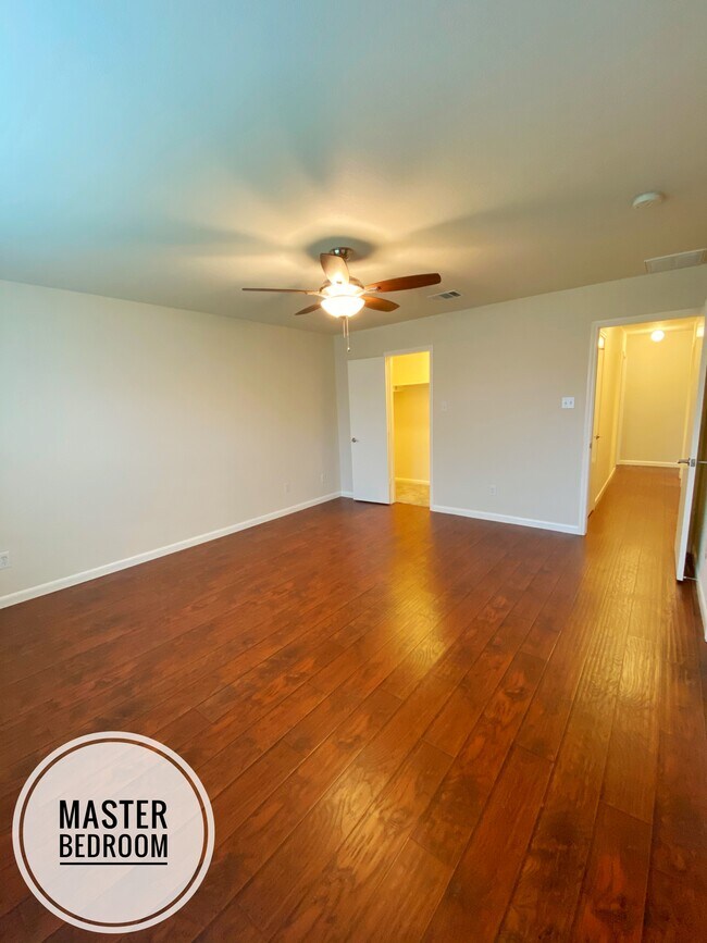 Building Photo - 215 Rim Rock Dr