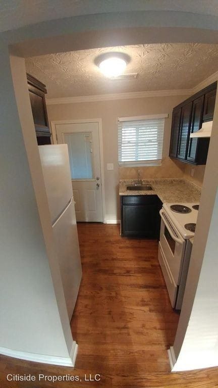 Building Photo - 208 Doane St SW