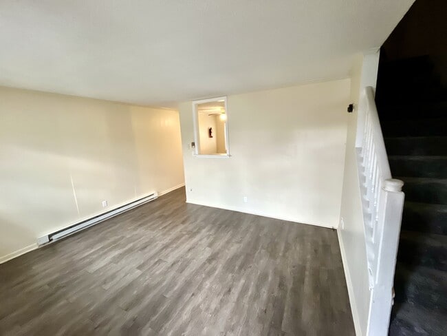 Building Photo - 401 Kern St