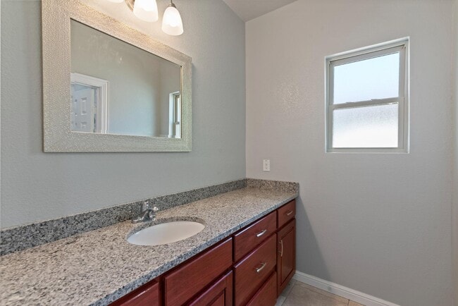 Building Photo - 1253 E Jessamine St