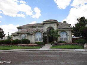 Building Photo - 2030 Paseo Del Prado Dr
