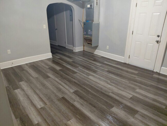 Building Photo - 316 N 10th St