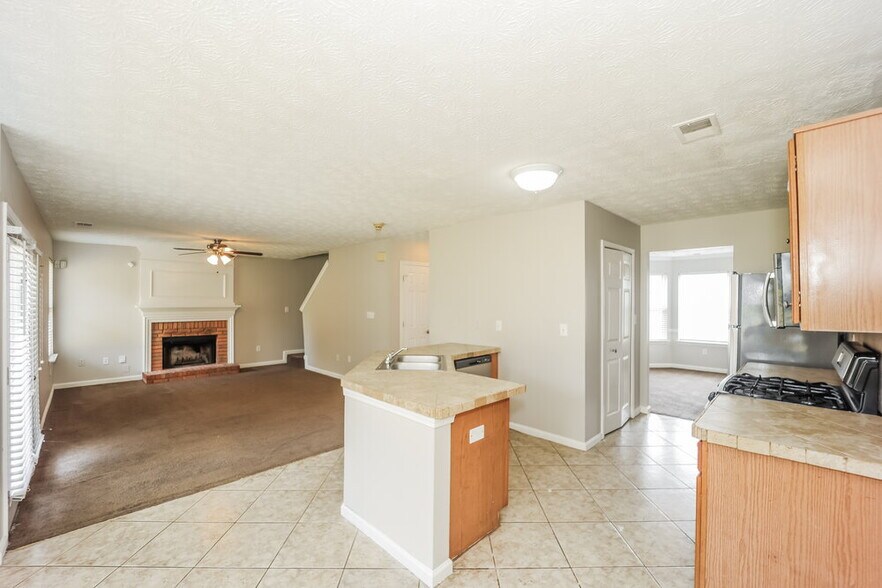 Building Photo - 375 Birchmere Close SW