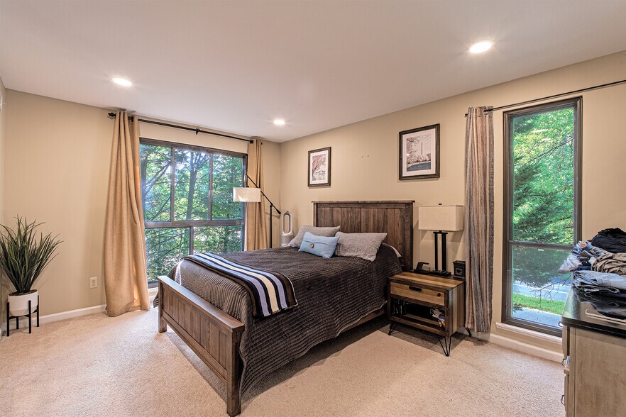 Building Photo - 2037 Royal Fern Ct