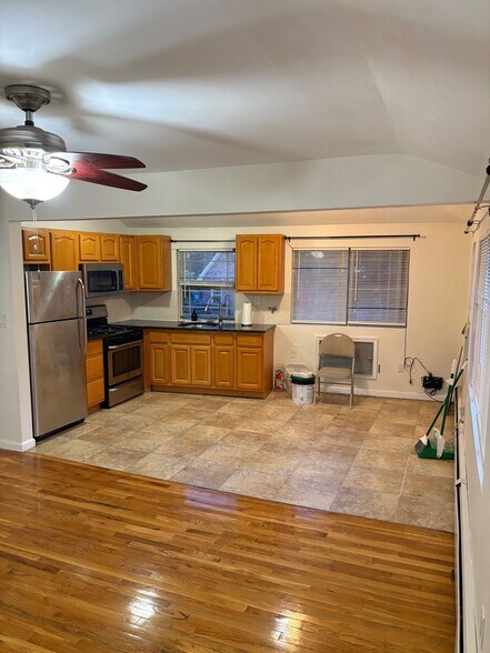 kitchen/dining - 13551 223rd St